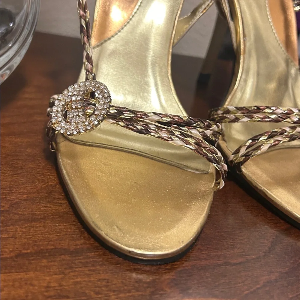 Wild Rose Elegant Gold Women's Heels - Picture 5 of 10